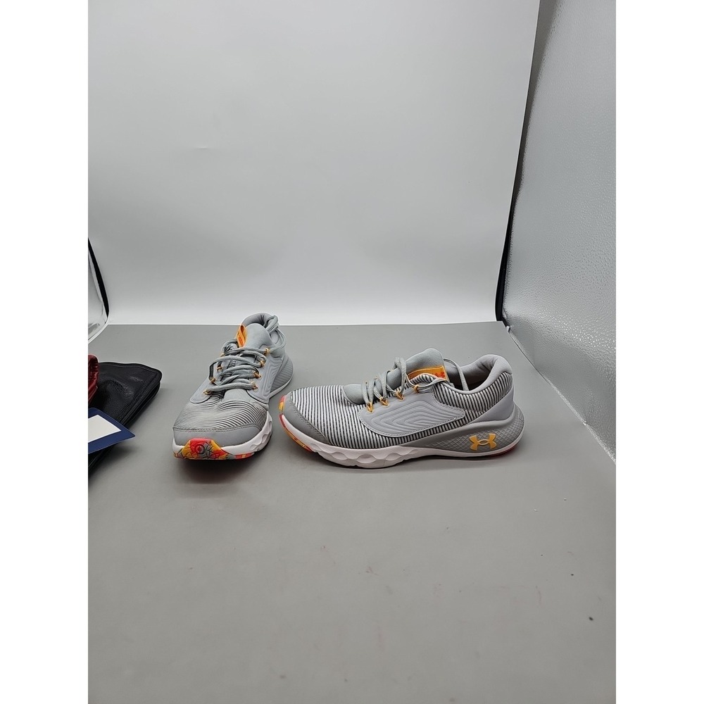 Under Armour Charged Vantage‎ 2 Boys Sneakers Gray  Yellow 6Y EUC